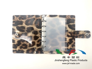 Copertina per Raccoglitore a 6 Anelli Formato A7 in PVC con Motivo Leopardato - Product Image 4