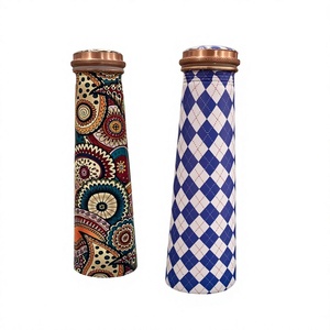 Ensemble cadeau de bouteille d'eau en cuivre imprimée, design floral, bouteille en cuivre avec deux tasses en cuivre assorties, vaisselle pour boissons bien-être - Product Image 2