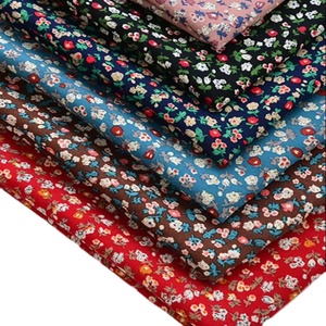 Tessuto floreale in Rayon di viscosa sottile e leggero traspirante per abiti estivi - Product Image 2