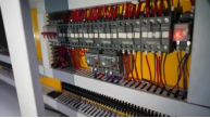Machine à chantourner CNC intelligente JIYU JY-869JKSCF avec servomoteur, coupe de finition à 4 têtes, suivi de bord intérieur et roue auxiliaire pour bord étroit