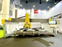 Scie à pont CNC 5 axes TITAN PLUS 5+ pour la découpe de pierres naturelles, granit, marbre, quartzite, dalles de pierre, fabrication de plans de travail