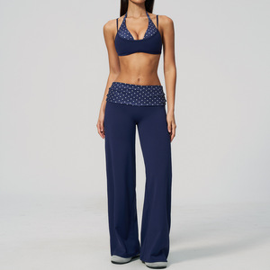 Ensemble de yoga 2 pièces bleu marine à pois, haut court dos nu et short taille repliable, en Spandex et Polyester, séchage rapide, design froncé - Product Image 5