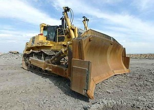 Bulldozer Komatsu D475 usado en Japón Bulldozer original grande tipo oruga con componente de núcleo de motor de gran venta - Product Image 2