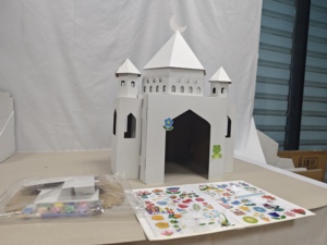 Maison de jeu <span class=keywords><strong>en</strong></span> <span class=keywords><strong>carton</strong></span> ondulé <span class=keywords><strong>en</strong></span> forme de château blanc pour enfants, à construire soi-même, pour le dessin et l'éducation créative - Product Image 4