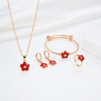 Nuevo conjunto de joyería Conjunto de tres piezas para mujer Boutique Pequeña flor roja 2024 Zircon Collar al por mayor Pendientes