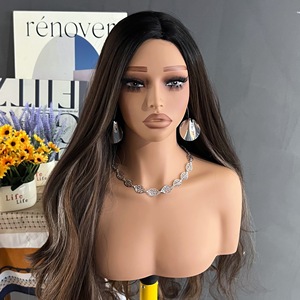 Tête de Mannequin Femme Noire Réaliste avec Épaules pour Présentation de Perruques - Idéale pour le Maquillage et la Mode - Product Image 5