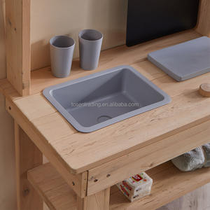 Cuisine de jeu d'extérieur en bois naturel avec tableau noir et étagère de rangement pour jardin - Product Image 3