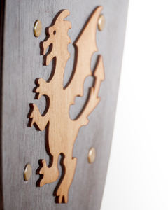 Escudo de madera hecho a mano de primera calidad hecho en España Rustik L Dragon uso para actuaciones - Product Image 4