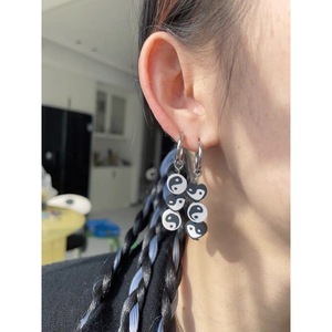 Boucles d'oreilles Yin Yang Tai Chi en acier inoxydable noir et blanc, boucles d'oreilles tendance pour femmes, printemps 2024 - Product Image 4