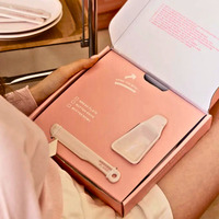 Kotak Pengiriman Pesawat Terbang Warna Pink Daur Ulang Khusus, Kemasan Hadiah Peralatan Makan dari Karton Kraft Putih Bergelombang, Pencetakan UV, Embossing
