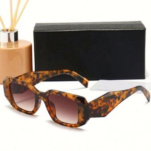 Gafas de Sol Cuadradas de Diseño de Lujo con Protección UV400 para Hombre y Mujer, Logotipo Personalizado, Ligeras y de Alta Calidad, para 2025 - Product Image 3