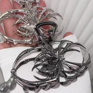 Persoonlijkheid Eigenzinnig Gothic Stijl Gelegeerd Spider Haarclip Halloween Mode Temperament Diamant Ingelegd Elegante Haai Clip - Product Image 1