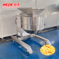 Grote industriële frietmachine en machine voor het snijden van fruit en groenten voor het grootschalig snijden van aardappelen en witte radijzen