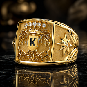 Anello da Uomo con Sigillo a Scudo e Dettagli Scintillanti a Pavé, Regalo Classico, Gioiello di Moda - Product Image 2