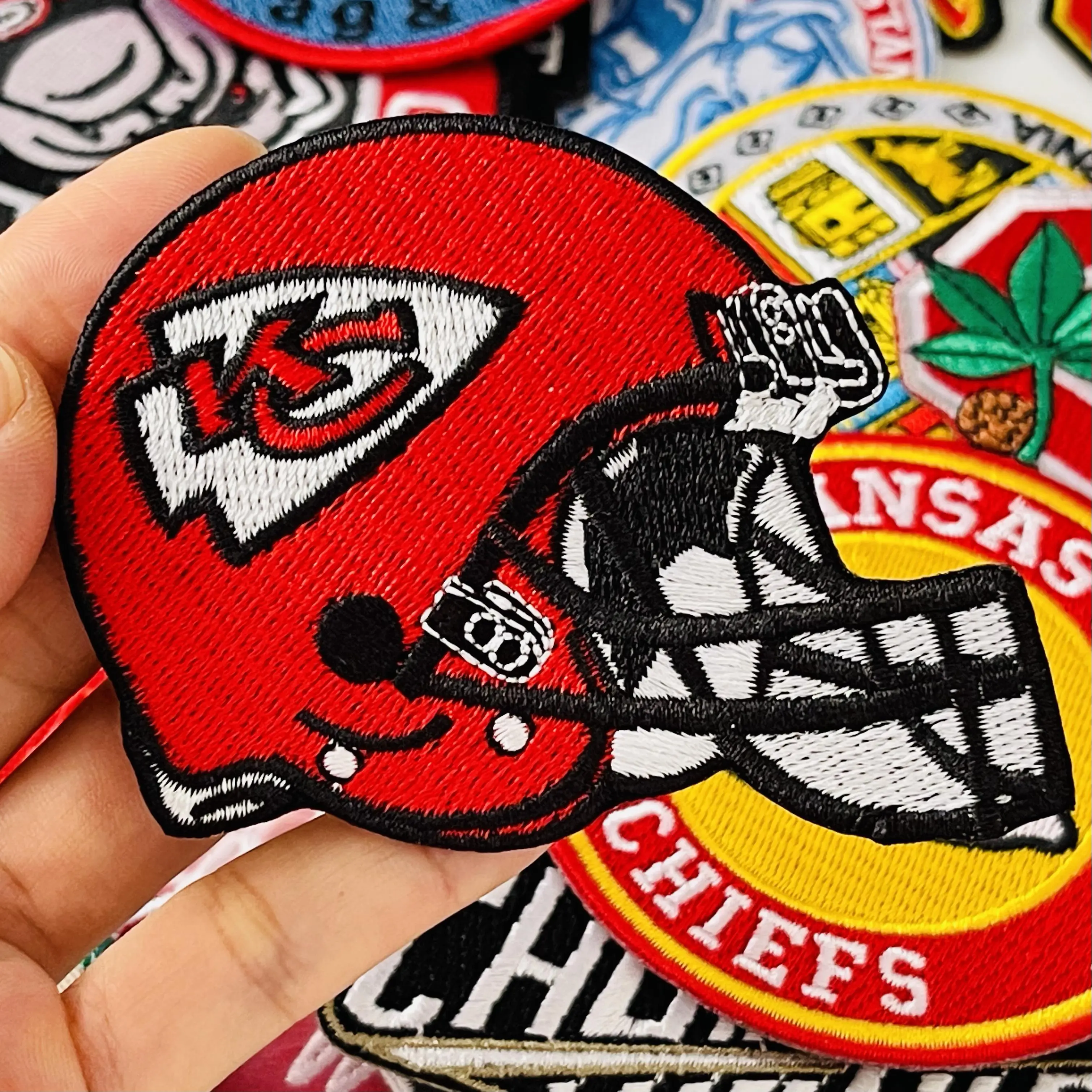 Maschinen Stickerei Abzeichen Benutzer definierte 3D gestickte Logo für Nfl Team gestickte Sport Patches Kansas Chiefs Logo Patch Eisen auf