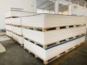 ألواح بلاستيكية صناعية من البولي بروبيلين ذات سطح أملس سهلة التصنيع بالتحكم الرقمي بالحاسوب وقابلة للقطع متينة بسماكة 3 مم و10 مم بأحجام مخصصة لللافتات - Product Image 4