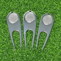 Garpu Golf dari Paduan Seng dengan Penanda Bola, Alat Perbaikan Rumput yang Tahan Lama untuk Perawatan Lapangan dan Putting Green