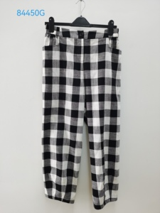 Pantaloni da <span class=keywords><strong>Donna</strong></span> in 60% Cotone 40% <span class=keywords><strong>Lino</strong></span>, Stile Gingham a Quadri Bianco e <span class=keywords><strong>Nero</strong></span>, Casual e Cropped - Product Image 2