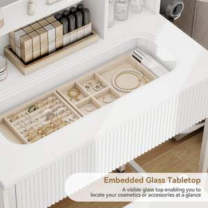 Petit bureau de maquillage pliable Phoenix Home avec miroir, lumières et chaise - Product Image 6