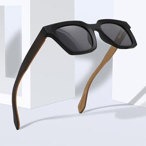 Gafas de Sol Polarizadas Conchen con Marco Cuadrado de Madera, Negras, UV400, Unisex, para Protección Solar, Viajes y Conducción - Product Image 2