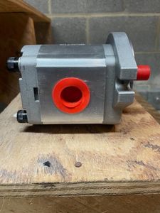Pompa idraulica a ingranaggi 2-8 GPM 5/8 "<span class=keywords><strong>albero</strong></span> con chiave SAE-A rotazione CW - Product Image 2