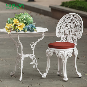 Set di Mobili da Esterno Sindom con <span class=keywords><strong>Tavolo</strong></span> Rotondo <span class=keywords><strong>e</strong></span> <span class=keywords><strong>Sedie</strong></span> in Alluminio, Design Europeo Unico - Product Image 2