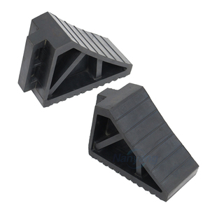 Cales de roue premium en caoutchouc massif pour camping-car, camion, remorque, avec poignée, vente en gros - Product Image 1