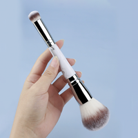 Pinceau IT Cosmetics Heavenly Luxe Complexion Perfection # 7 Finitions par aérographe |   Pinceau de maquillage double embout CC+ pour fond de teint crème