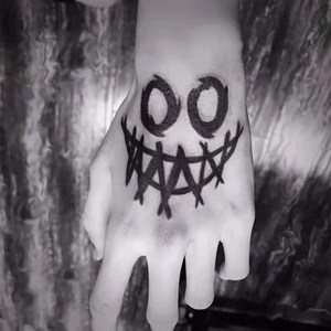 Tatouages temporaires imperméables pour Halloween, motifs gothiques, clown, sourire, rose noire, sorcière, étoile, longue inscription, pour la main, cosplay - Product Image 1