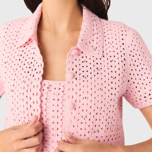 Chaqueta de punto corta con pedrería brillante y diseño hueco para mujer, cárdigan OEM personalizado con solapa y manga corta para uso diario, excursiones y viajes a la playa. - Product Image 2