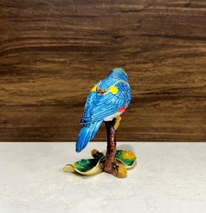 Artesanía Étnica: Pájaro de Latón en Rama para Diseño Moderno y Lujoso, Decoración Colgante para Interiores del Hogar - Product Image 2
