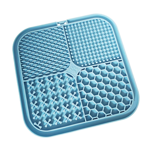 ชามอาหารสุนัขทรงสี่เหลี่ยมสีแดงสำหรับใช้ในบ้าน ทำจากซิลิโคน ช่วยให้กินช้าลง พร้อมแผ่นรองกันลื่นสำหรับสัตว์เลี้ยง - Product Image 4