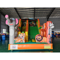 Château gonflable combiné toboggan sec et animaux de la jungle pour enfants, idéal pour les fêtes d'anniversaire en extérieur dans le jardin