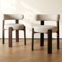 Chaise en bois rembourrée de style nordique, design sculptural géométrique, fauteuil de salle à manger en bois massif pour projets hôteliers et restaurants