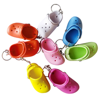 PPH-0017 Mini PVC Strand-Loch-Schuh Schlüsselanhänger Taschenanhänger Geschenk Niedlicher 3D Werbe-Anime Schlüsselanhänger nach Maß