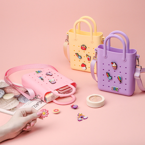 Sac bandoulière portable de mode en gros, étui de téléphone en silicone, sac de voyage croisé pour fille avec breloques DIY - Product Image 3
