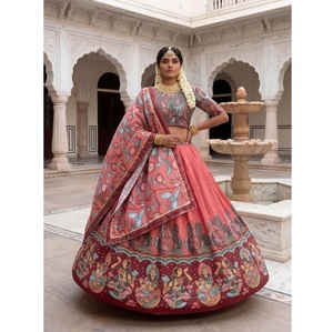 Lehenga Choli con estampado Kalamkari de alta demanda, con dupatta a juego, para mujer, ropa tradicional para bodas y fiestas, disponible para la venta. - Product Image 1