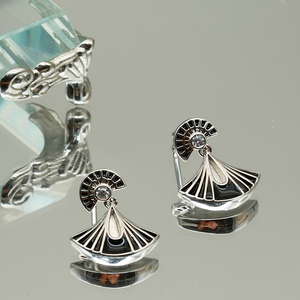 Sofisticados Pendientes de Oro Macizo de 9K/14K/18K Estilo Art Déco con Esmalte Negro para Joyería Vintage de Herencia - Product Image 1
