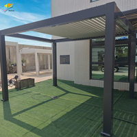Hanrui Diseños cerrados Pérgola con persianas ajustables retráctiles motorizadas con 100% persianas enrollables transparentes