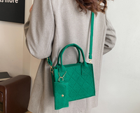 Sacs fourre-tout en feutre de Chine en gros, petits sacs à main unis brillants pour femmes, sacs à bandoulière de luxe de créateur