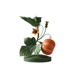 Porte-bougie en fer fait main avec citrouille et feuilles vertes pour la décoration de table à la maison, pour les mariages et les réunions de famille - Product Image 1