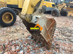 รถขุดไฮดรอลิกแบบตีนตะขาบ Komatsu PC200-6 มือสอง 20 ตัน สภาพดี เครื่องยนต์ มอเตอร์ เกียร์ ปั๊ม และหัวเจาะ ของแท้จากญี่ปุ่น - Product Image 5