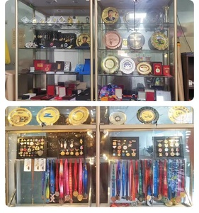 Nhà Sản Xuất Tùy Chỉnh Nickel Tùy Chỉnh 3D Kim Loại Thiết Bị Dính Điện Thoại Sticker Nhãn Hiệu Riêng Tên Nơi Với Logo - Product Image 6