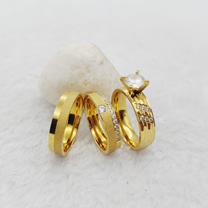 Joyería Europea Alianzas <span class=keywords><strong>de</strong></span> lujo Conjunto nupcial Anillos <span class=keywords><strong>de</strong></span> titanio dorado Promesa occidental Anillos <span class=keywords><strong>de</strong></span> compromiso <span class=keywords><strong>de</strong></span> boda Parejas - Product Image 2