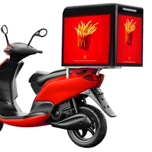 4जी/वाईफ़ाई मोटरसाइकिल टेकवे बॉक्स डिलीवरी बॉक्स भोजन डिलीवरी करने वाले व्यक्ति के लिए तीन एलईडी स्क्रीन