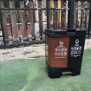 Contenedores de basura de dos compartimentos con pedal para separación de residuos secos y húmedos, para escuelas y parques, venta al por mayor de sanitarios de plástico para exteriores - Product Image 4