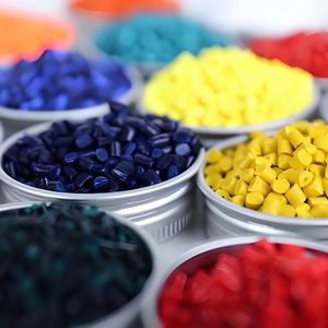 Gránulos de Color Rojo para Inyección de Plástico, Producción en Fábrica China - Product Image 4