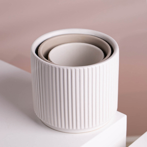LUYI Fournitures de jardinage : Petits pots de fleurs modernes en céramique blanche émaillée pour herbes aromatiques d'intérieur et décoration de la maison, vente en gros - Product Image 3