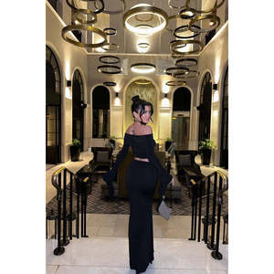 Ensembles de costumes noirs pour femmes avec détails en rose - Product Image 3