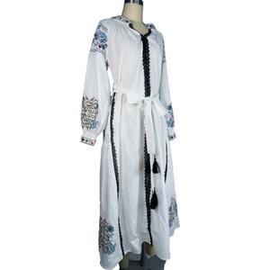 เดรสยาวสไตล์โบฮีเมียนวินเทจสำหรับผู้หญิง แขนยาว ปักลาย คอวี สายคล้องไหล่ ทรงหลวม - Product Image 4